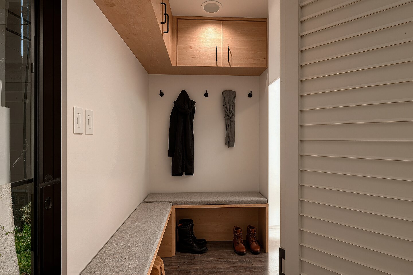 INT - MUD ROOM